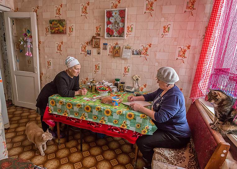 Лидия Васильевна (72 года) рассказывает: всю жизнь отработала в колхозном свинарнике 