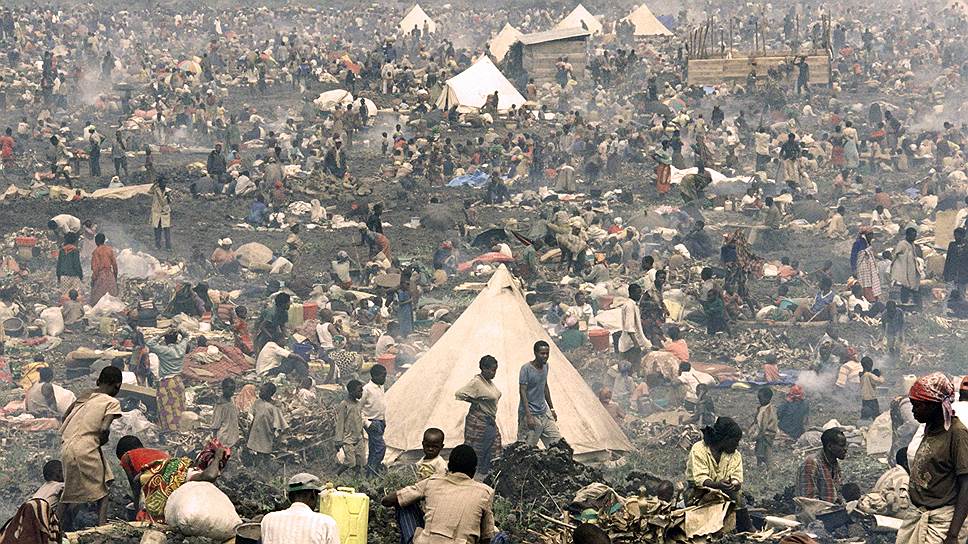 Росли настоящие палаточные города — как этот у заирского города Гома. По данным ООН, здесь было до 600 тысяч беженцев