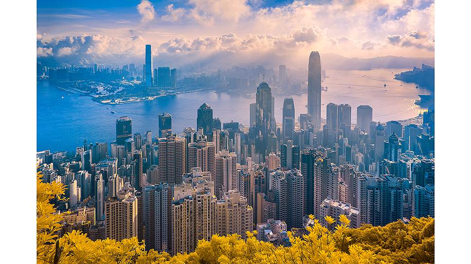 Конкурс инфракрасной фотографии Life in Another Light. На фото: Hong Kong: The Golden City by Tran Minh Dung