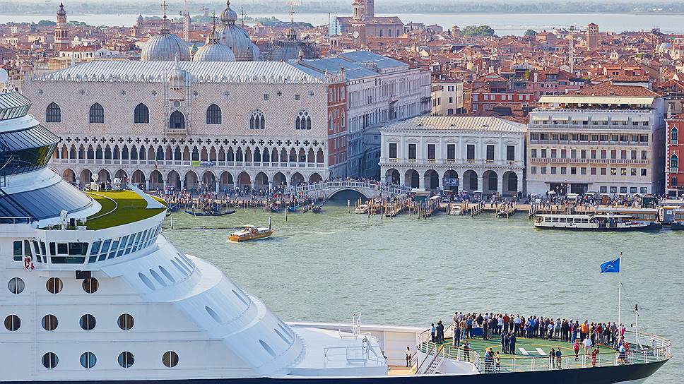 Как воспитывают туристов в Венеции