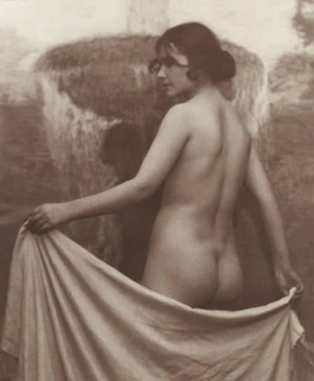 В экспозицию «Александр Гринберг. Движение. 1920-е» вошла знаменитая работа фотографа: «Купальщица», 1924 год
