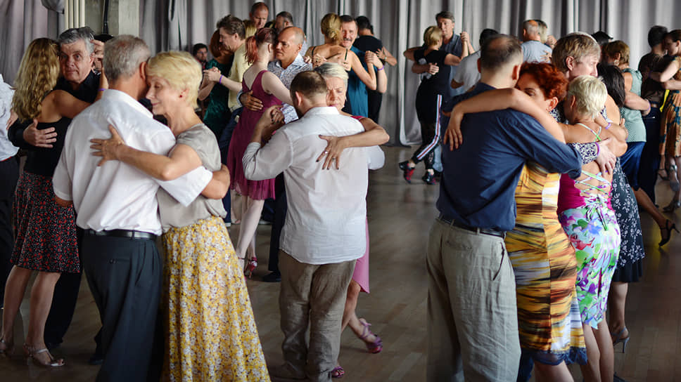 Encuentro Milonguero Moscow собрал танцующих со всего света. Приверженцами
танго «в близком объятии» в основном оказались люди постарше