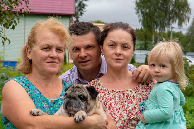 Топ-менеджер Алексей Грушко уволился и перевез в деревню тещу, жену, дочку и мопса