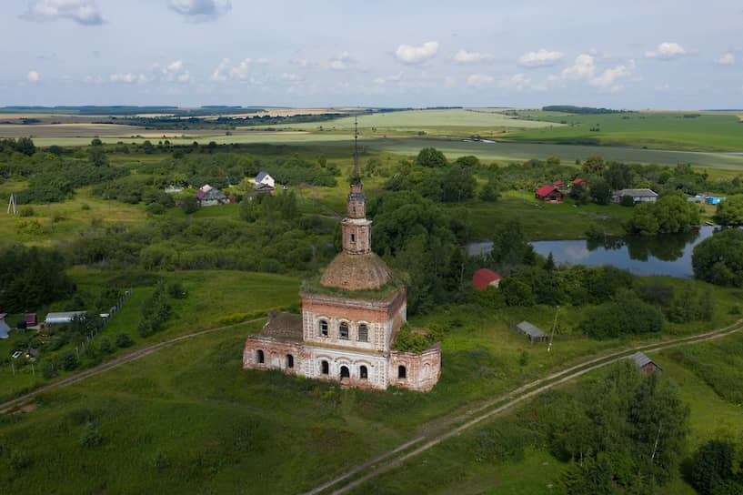 Пейзажи Владимирской области до сих пор «украшают» десятки разоренных церквей
