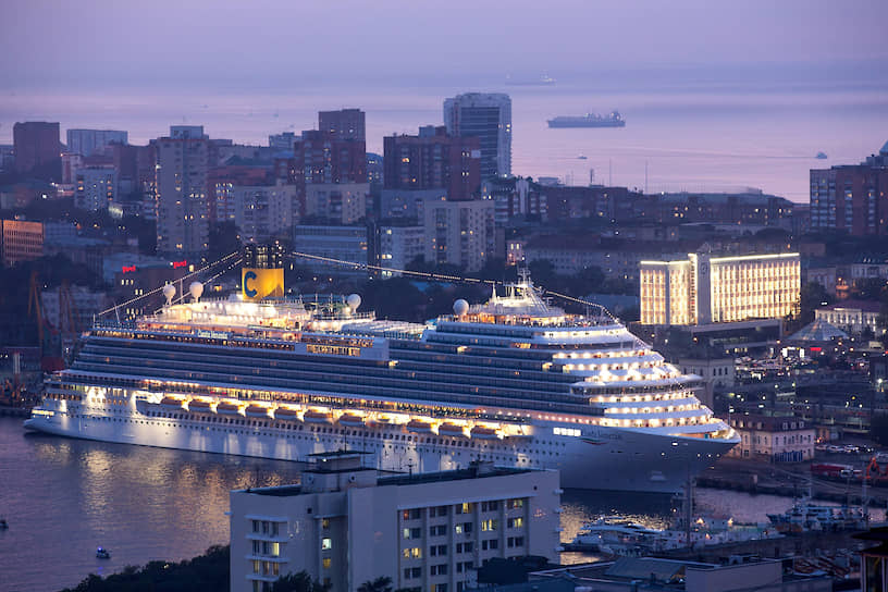  В этом году участников столько, что потребовался особый «гостиничный резерв» — для размещения гостей форума в порт Владивостока прибыл круизный лайнер люкс-класса Costa Venezia