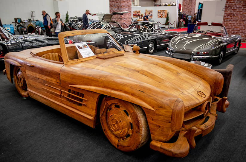 Mercedes 300 SL Gullwing Roadster, сделанный из тикового дерева