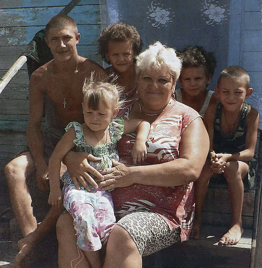 Людмила Кошаева и пятеро ее приемных детей