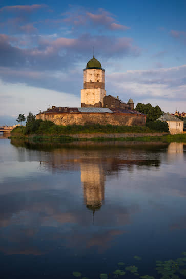Выборгский замок (основан в XIII веке)