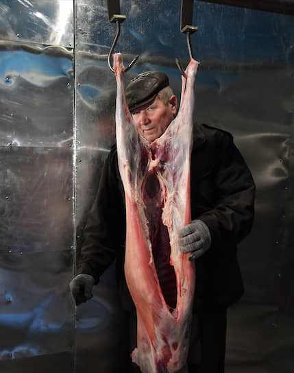 Валентин: «Мы продаем мясо и живых баранов»