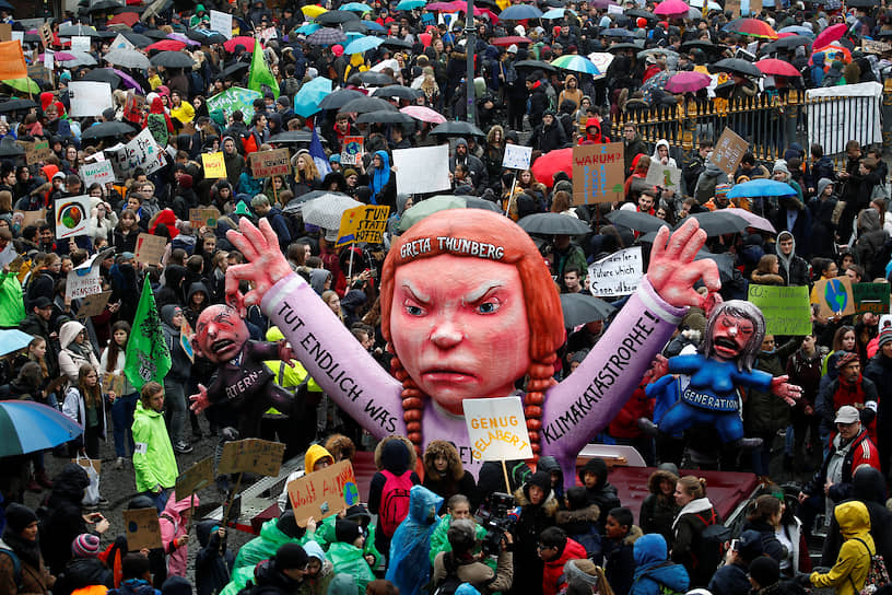 С легкой руки Греты Тунберг марши в защиту климата и отказ от учебы по пятницам стали одной из примет уходящего года. На фото: Дюссельдорф, март 2019-го