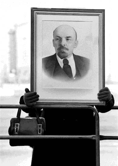 Ленин и сейчас с нами. Он продолжает оставаться аргументом, символом, диагнозом и даже укором