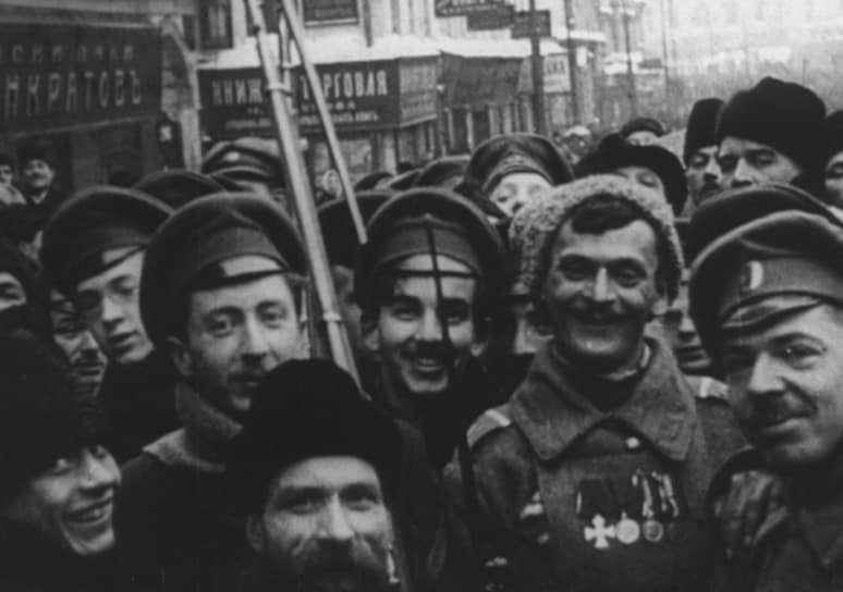Кадр из фильма «Годовщина революции», режиссер Дзига Вертов. 1918 год