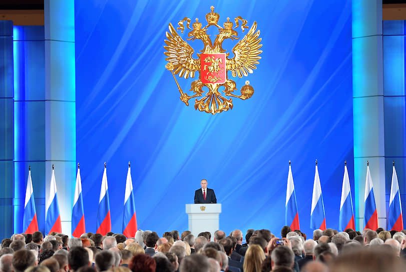 Президент России Владимир Путин во время ежегодного Послания Федеральному Собранию в Центральном выставочном зале «Манеж»