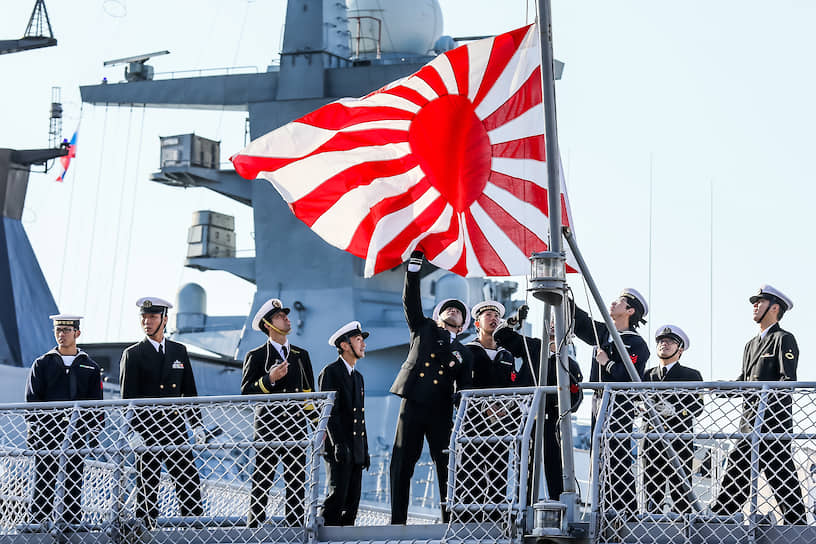 Эсминец «Харусамэ» нашим морякам хорошо знаком: на этом фото именно он во время визита во Владивосток отряда кораблей морских сил самообороны Японии в октябре 2017-го