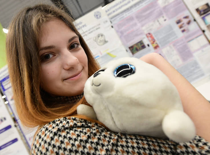 Алина Сафонова из Тамбова придумала, как улучшить детский сон. Игрушечный тюлень подстраивается под циклы сна, вибрирует и меняет цвет