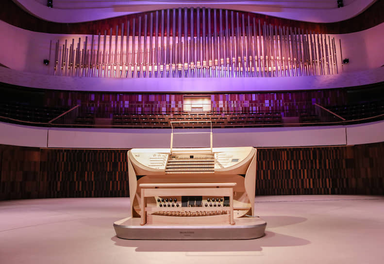 Большой концертный орган, созданный фирмой Muhleisen