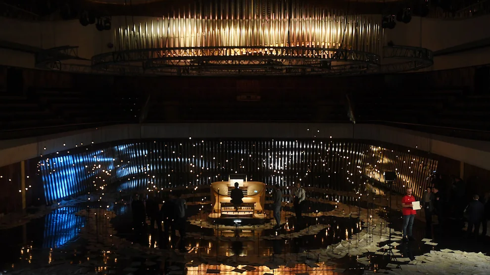 Вместимость самых больших концертных залов. Зарядье концертный зал орган. Большой концертный орган зала Зарядье. Концертный парк Зарядье орган. Самый большой орган в Москве Зарядье.