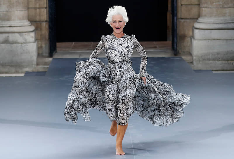 Хелен Миррен не только снимается в кино, но и охотно участвует в светских мероприятиях (на фото — во время показа на Парижской неделе моды, 2019 год)