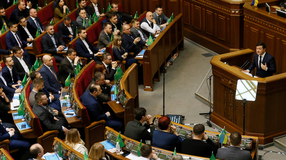 Президент Зеленский огласил претензии к работе Кабмина на заседании парламента