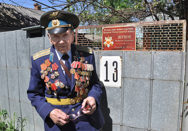 Себя подполковник Жуков любит называть «свадебным генералом». Что, в принципе, правда: в столице Адыгеи он почетный гость на любом мероприятии
