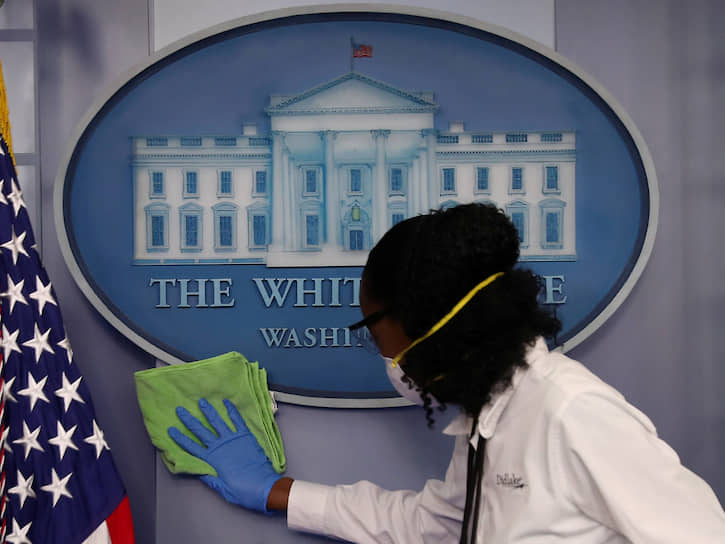 Санобработка в Белом доме — картинка символическая