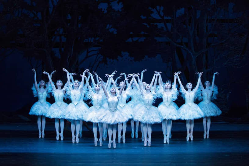 Сцена из балета «Иллюзии как Лебединое озеро» Джона Ноймайера