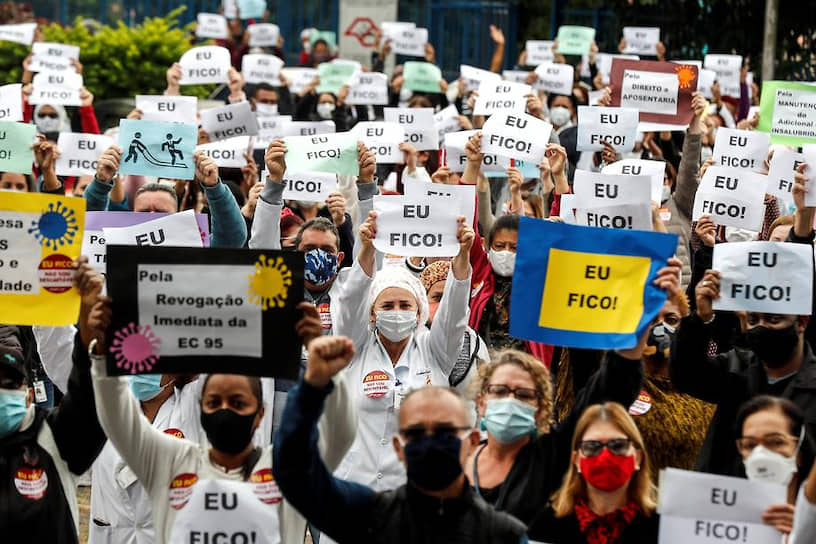 Персонал больницы Св. Матеуса (Сан-Паулу) протестует против военного стиля борьбы с пандемией и смены администрации