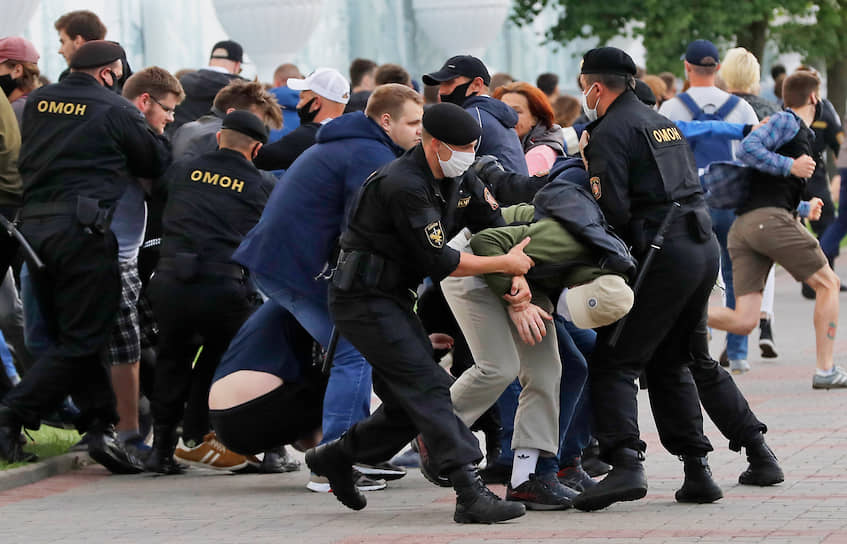 «Паковать» людей на улицах в Минске начали без особых прелюдий
