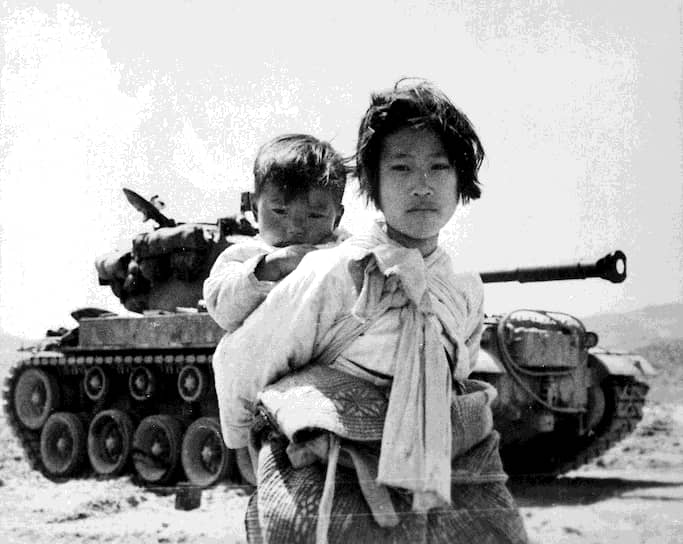 Лето 1951-го. Никто не знает, в какой Корее будут расти эти дети и, вообще, доживут ли они до разделения страны на Север и Юг

