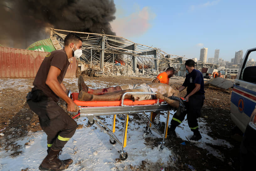 Пострадавший от взрыва житель Бейрута