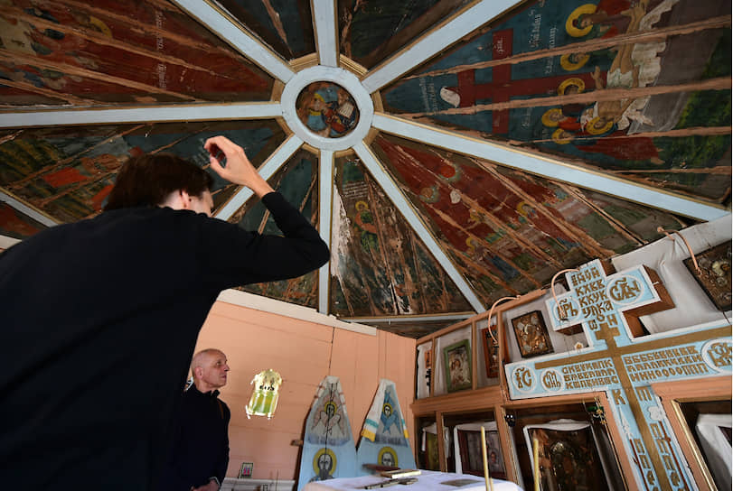 Храм Богоявления в Ошевенском. Здешнее «небо» — расписной потолок — самое большое на Русском Севере