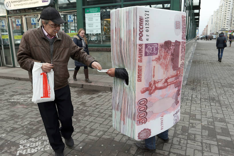 Россияне берут новые кредиты, чтобы погасить старые. Это прямой путь к психологической и финансовой зависимости 