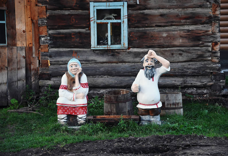 Семейские — особая этническая группа, сложившаяся из потомков бежавших в Сибирь староверов. Они и сегодня живут на территории Бурятии и Забайкалья обособленно