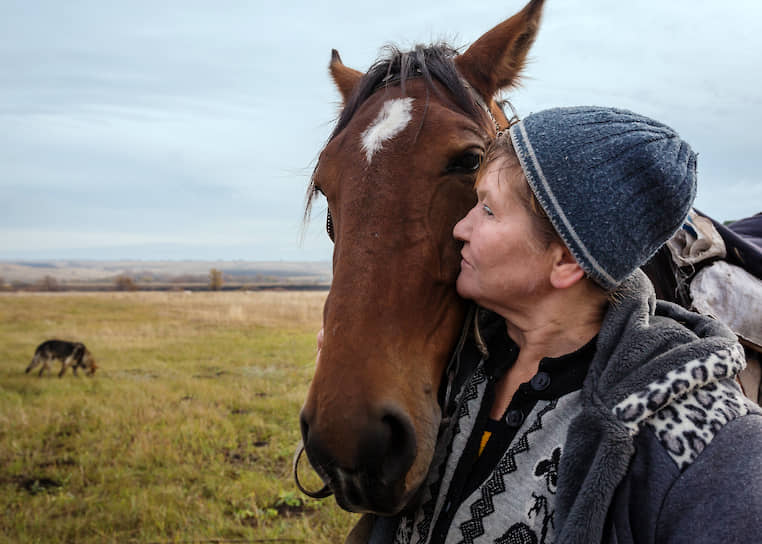 Светлана Степанова — пастух. Ее помощница — лошадь Светка, названная в честь хозяйки