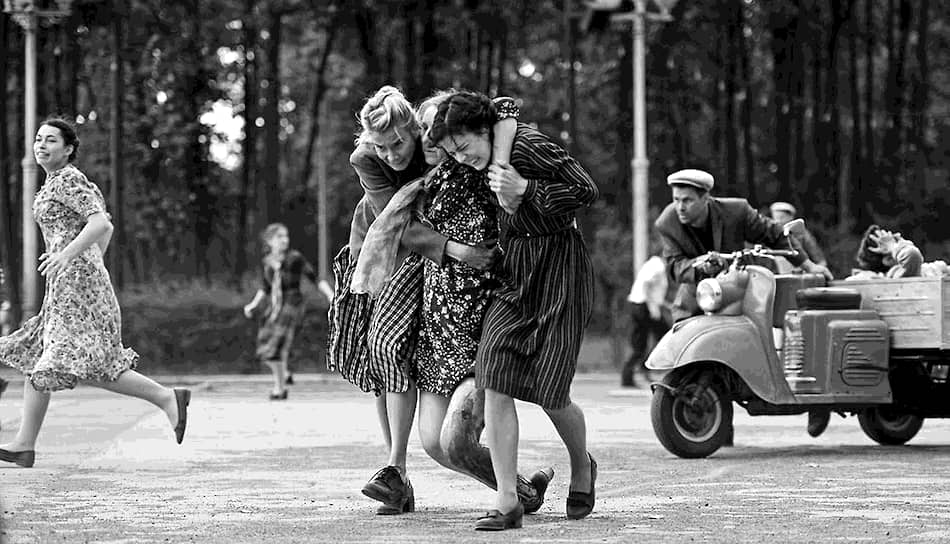 Андрей Кончаловский в своей картине пытался максимально близко передать дух 1960-х (кадры из фильма «Дорогие товарищи!», 2020 год)