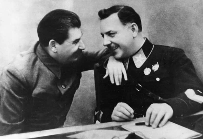 Сталин и маршал Ворошилов. Любимый вождем политрук, назначенный военачальником