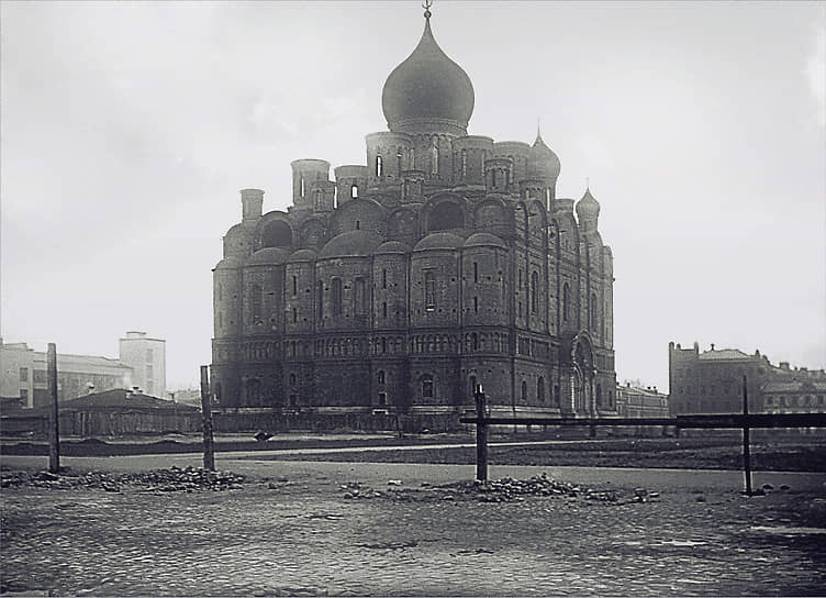 Собор Александра Невского на Миусской площади (1913–1917). Снесен под Дом пионеров

