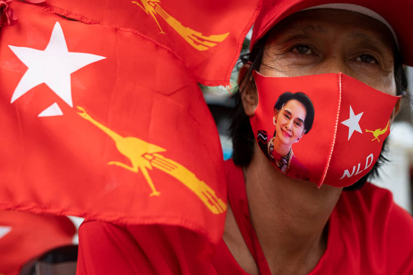 Среди избирателей страны Аун Сан Су Чжи популярна как никогда, и даже эпидемия этому не помеха