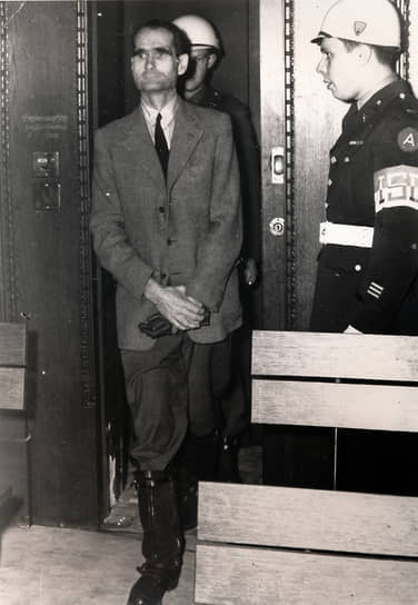 Рудольф Гесс, которого называли «тенью фюрера», оставался последним заключенным в Шпандау. В 1987-м, по официальной версии, покончил с собой