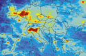 Европа. Светящаяся точка в правом верхнем углу — Москва. Интенсивность свечения показывает степень загрязнения атмосферы региона самым рукотворным из парниковых газов — оксидом азота.