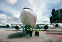  А340-500 Фирма Airbus Industrie Количество пассажиров 313 — 440 Максимальная скорость, км/ч 985 Максимальная дальность полета, км 16 050