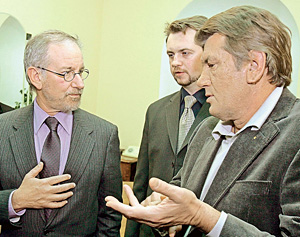 Стивен Спилберг и Виктор Ющенко во время встречи в Киеве