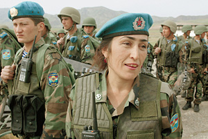 Таджикская армия одета в американскую форму, но учится воевать у русских