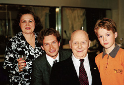 Игорь Александрович в кругу семьи (фотография из семейного альбома)