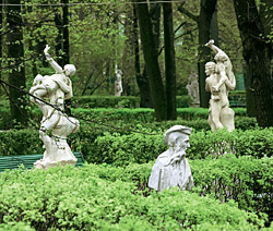 Статуи Летнего сада заменят мраморными копиями, которые сделают с помощью объемного сканирования и электронных матриц. Такие копии делают в Италии