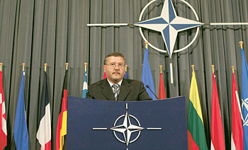 Министр обороны - сторонник вступления Украины в НАТО