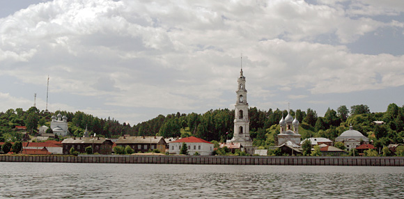 Жители города Юрьевец Ивановской области часто рыбачат на спорных территориях