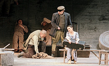 Сцена из спектакля «Енуфа» в постановке Василия Бархатова