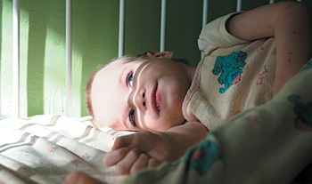 У трехлетнего Димы аутизм. Он лежит в палате отказников одной из больниц Московской области