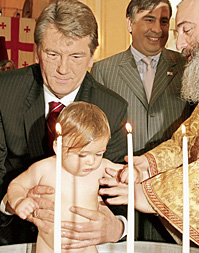 и поучаствовать в грузинской годовщине «революции роз», главным событием которой стало крещение сына президента Саакашвили